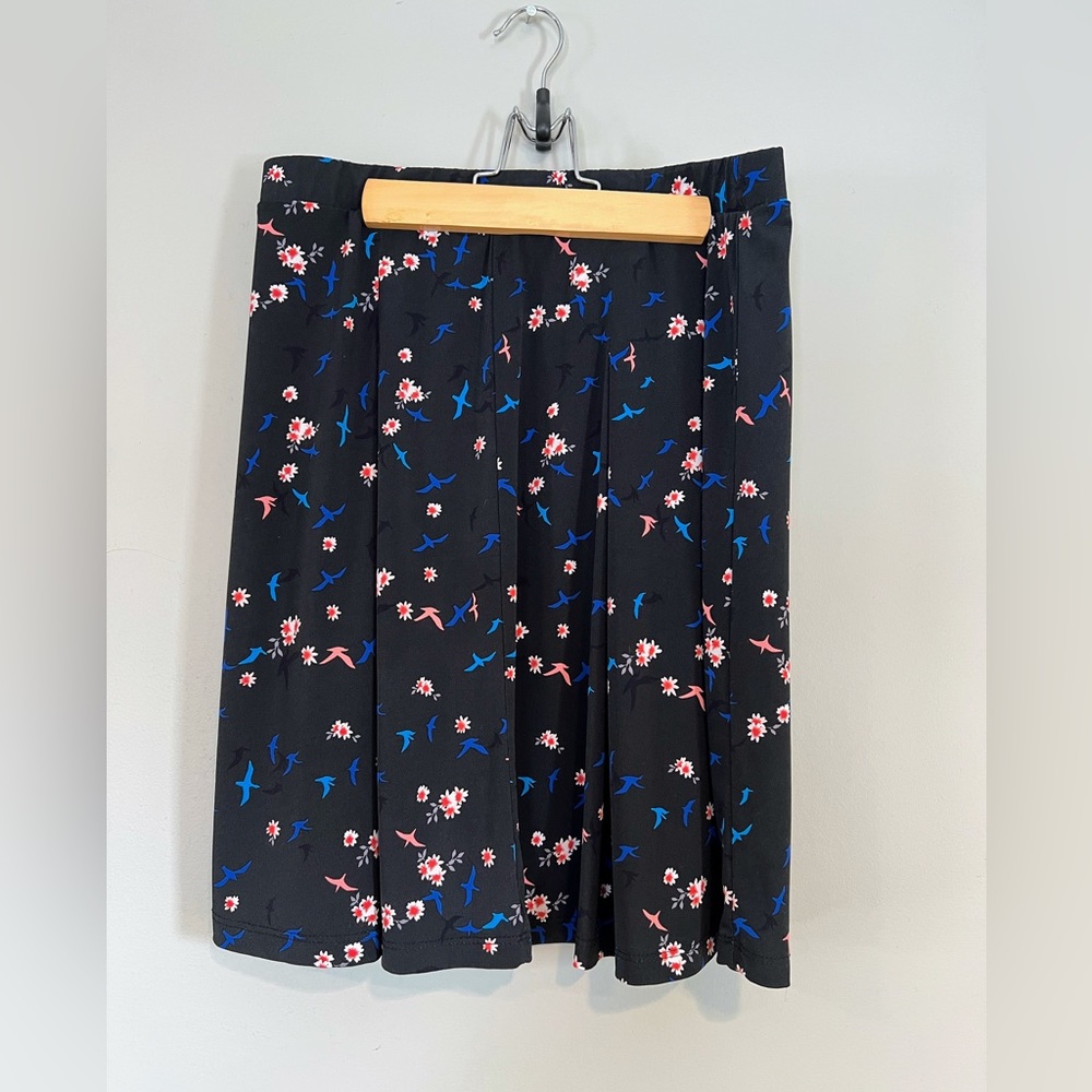 Medium Gilli black floral patterned pleated skirt